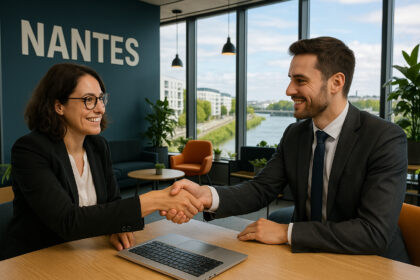 Photo hyperrealiste de deux professionnels serrant la main dans un espace de coworking à Nantes